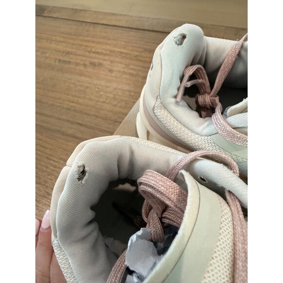 Women's Cloudmonster Sneakers, size 7.5 - Picture 8 of 11